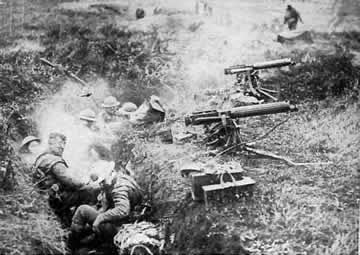 British machine gunners in a trench