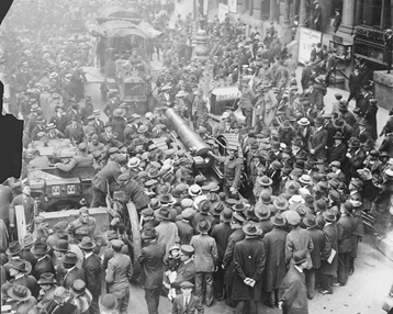 Crowds in the street at a Victory Loan Drive